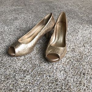 Gold patterned heels